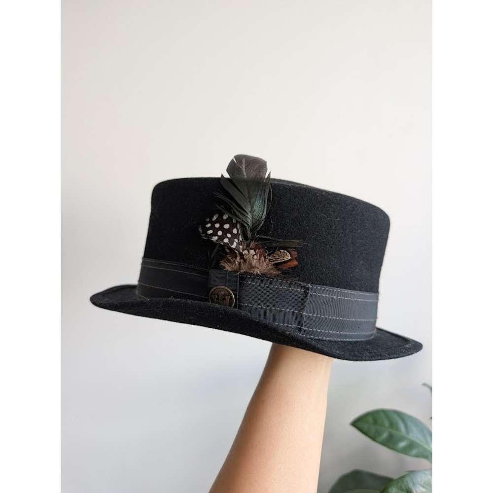 Goorin bros 100% wool top hat with feathers Made in USA fedora M black steampunk